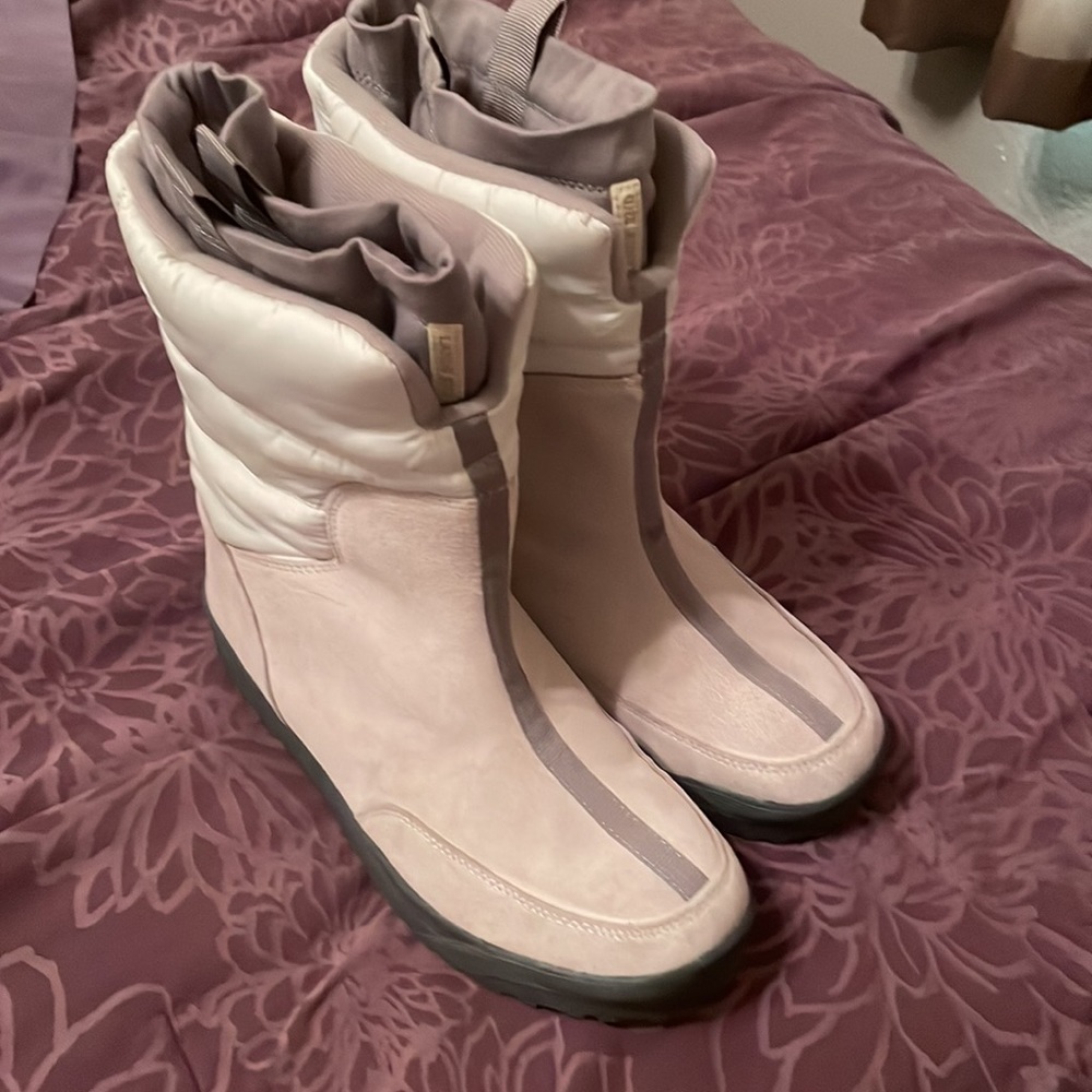 Snow boots